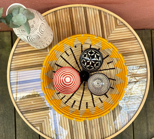 Corbeille/plateau en laine et osier