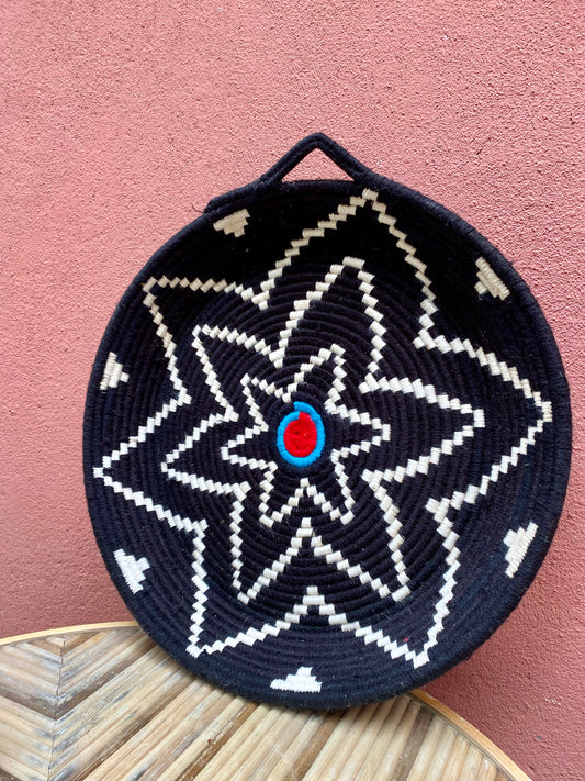 Corbeille/plateau en laine et osier