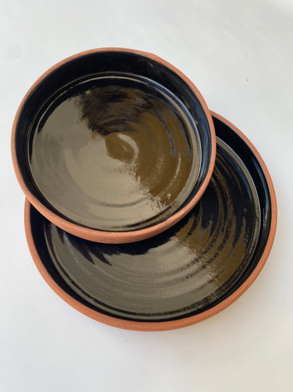 Assiettes émaillées en terre cuite