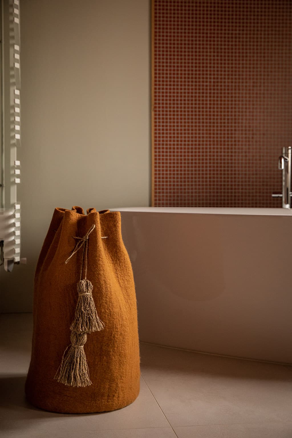 Panier haut à pompons