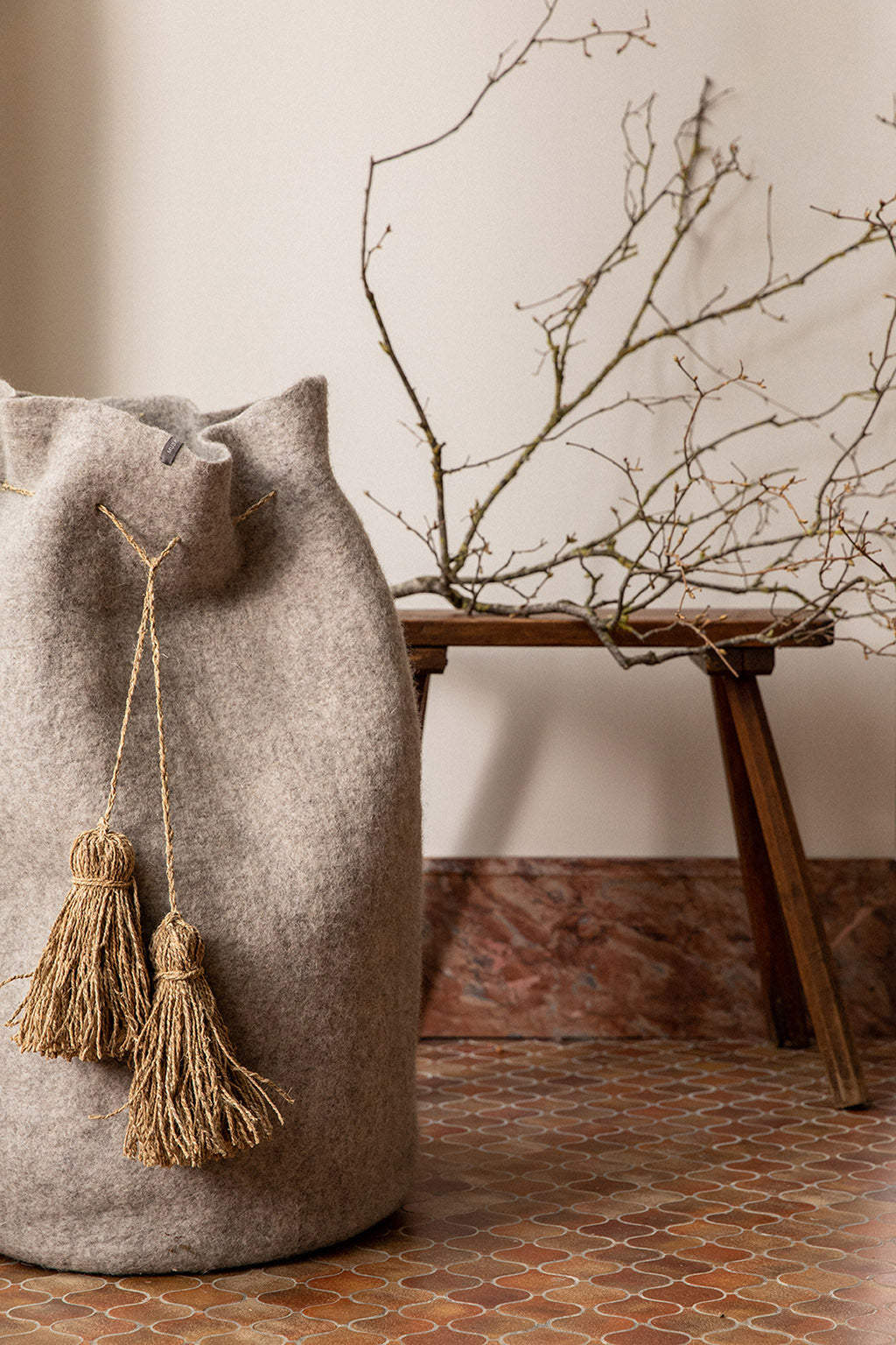 Panier haut à pompons