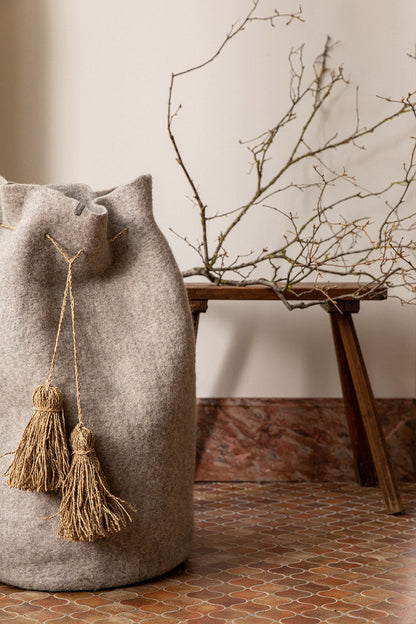 Panier haut à pompons