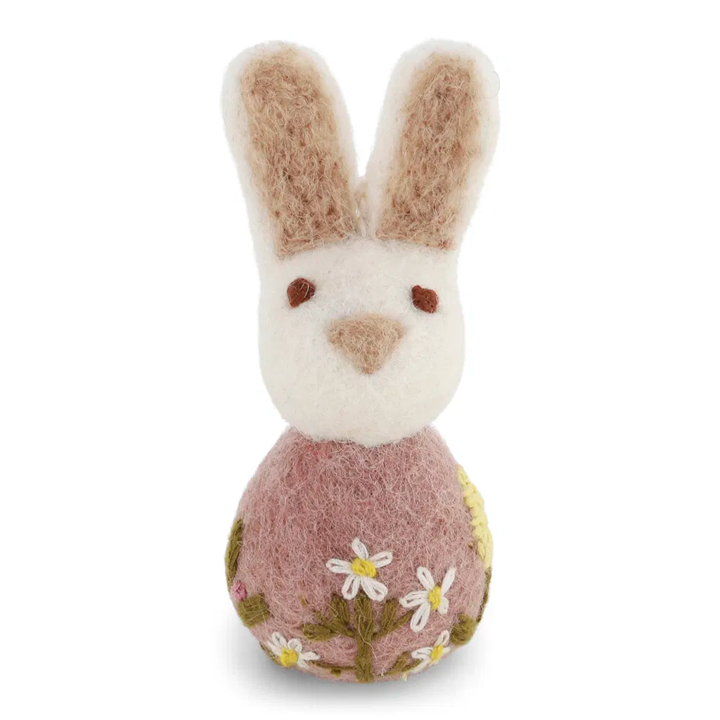 Petit lapin brodé de fleurs